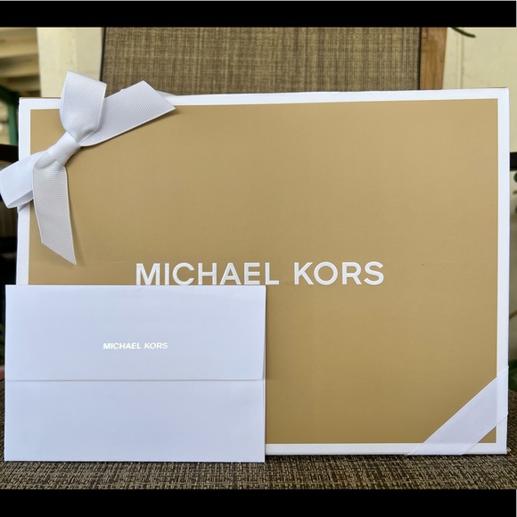 16. Michael Kors Medium Cece Crossbody Bag - Picture 2 of 8